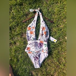 One-piece bathing suit👙